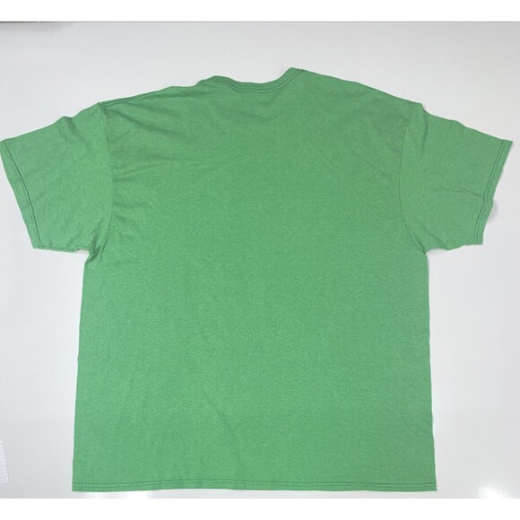 Working on my Santa Bod Green short sleeve graphic t shirt size 2xl - Picture 4 of 7